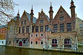 Brugge - La facciata posteriore del 16  secolo del Landhuis lungo il Groenerei nei pressi del Meebrug.